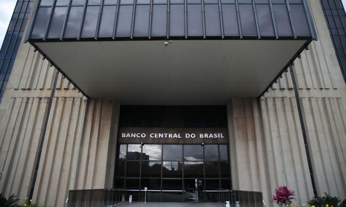 Brasil registra déficit de US$ 4 bilhões nas contas externas