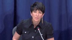 Ex-namorada de Epstein, Ghislaine Maxwell, alega abuso por guarda em prisão federal