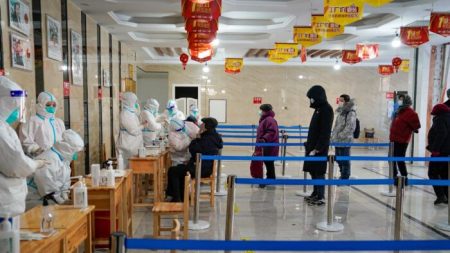 Surto de vírus continua piorando na cidade chinesa de Harbin, enquanto fechamentos em massa causam ansiedade