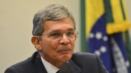 Bolsonaro indica Joaquim Silva e Luna para presidência da Petrobras