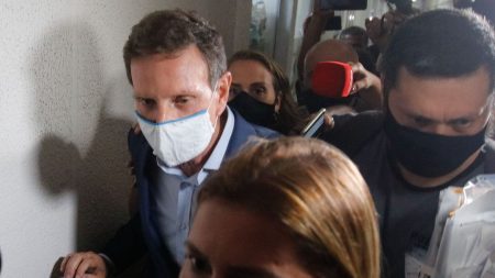 Gilmar Mendes revoga decisão de prisão domiciliar a Crivella