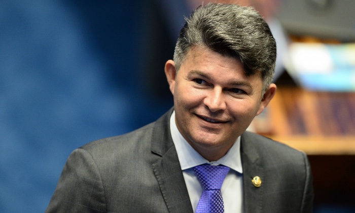 O senador José Medeiros sorri durante a sessão do Senado para eleger o novo presidente da Câmara Alta do Congresso em Brasília no dia 1º de fevereiro de 2017 (ANDRESSA ANHOLETE / AFP via Getty Images) 