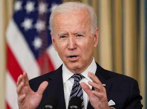 O presidente Joe Biden faz comentários em Washington em 15 de março de 2021 (Kevin Lamarque / Reuters)
