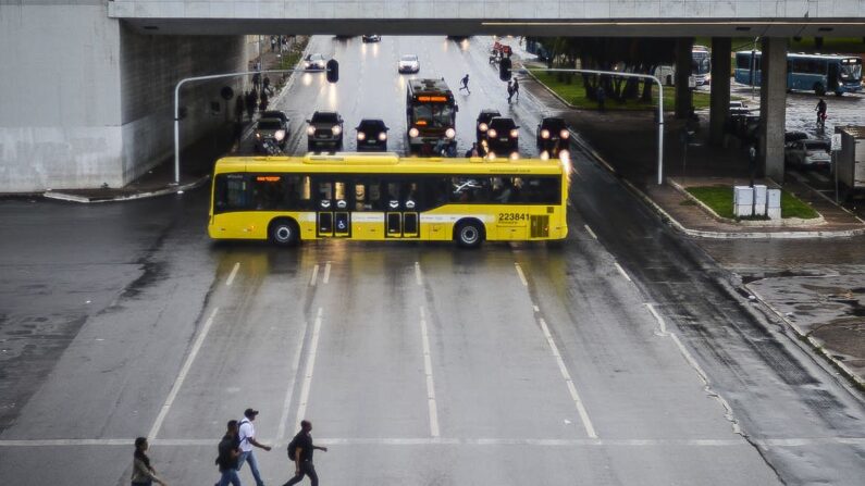 Trânsitol próximo a rodoviária central de Brasília (Marcello Casal Jr/Agência Brasil)