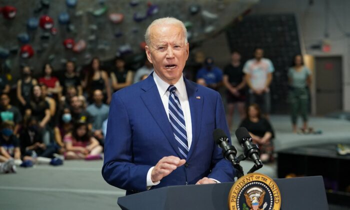 O presidente Joe Biden fala no Sportrock Climbing Centers em Alexandria, Virgínia, em 28 de maio de 2021 (Mandel Ngan / AFP via Getty Images)
 