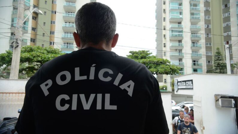 Vitória/ES - Polícia Civil do Espírito Santo faz paralização até a meia noite de hoje(8) em protesto ao assassinato de um investigador em Colatina e às más condições de trabalho. (Tânia Rêgo/Agência Brasil)