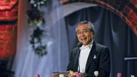 Eiichi Negishi, vencedor do Prêmio Nobel morre aos 85 anos