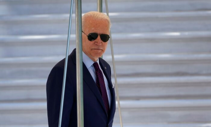 O presidente Joe Biden caminha até o Marine One em Washington, em 29 de junho de 2021 (Susan Walsh / AP Photo)