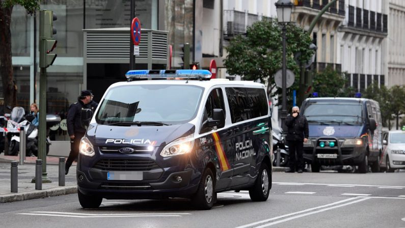 Uma viatura policial chega ao Supremo Tribunal Federal de Madrid (Espanha), em 4 de janeiro de 2018 (Pierre-Philippe Marcou / AFP / Getty Images)
