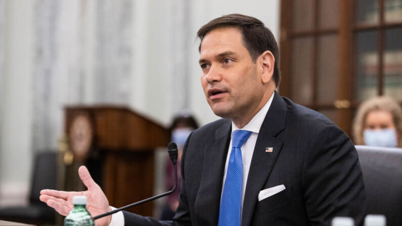 O senador Marco Rubio, (R-FL) fala durante uma audiência do Comitê de Comércio, Ciência e Transporte do Senado sobre a nomeação do ex-senador Bill Nelson, FL, para ser Administrador da NASA, no Capitólio em 21 de abril de 2021, em Washington, DC (Graeme Jennings-Pool / Getty Images)
