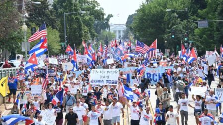 Ativistas cubanos se reúnem com presidente Biden para discutir situação na ilha