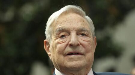 Soros doa US$ 1 milhão para grupo que tenta ‘despojar a polícia’ em meio ao aumento do crime