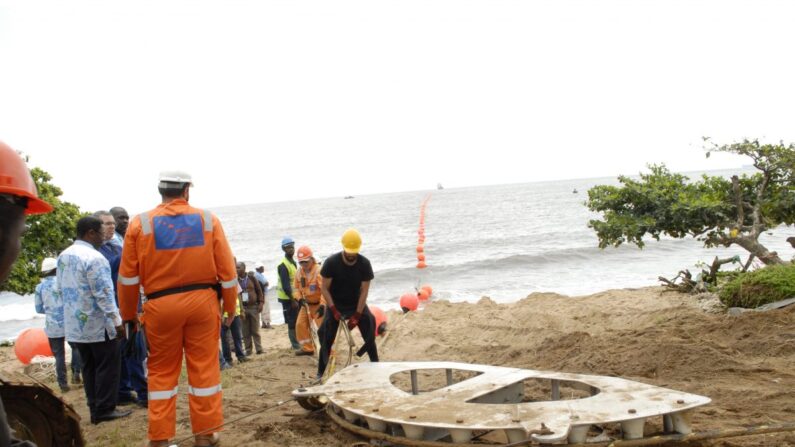 A Huawei Marine trabalha no sistema de cabos South Atlantic Inter Link (SAIL) de 6.000 km de extensão, ligando os Camarões ao Brasil, nesta foto sem data (Amindeh Blaise Atabong, especial para o Epoch Times)
 