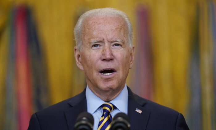 O presidente Joe Biden fala na Sala Leste da Casa Branca em 8 de julho de 2021 (Evan Vucci / AP Photo)
