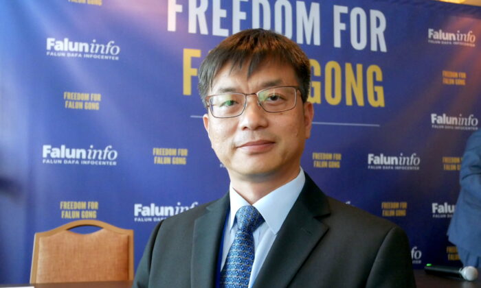 Wang Weiyu, praticante do Falun Gong, fala em um painel durante a Cúpula Internacional sobre Liberdade Religiosa em Washington em 13 de julho de 2021 (Sherry Dong / Epoch Times)
