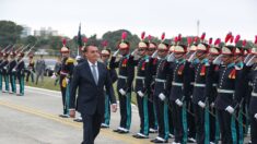 Bolsonaro participa da entrega de espadins aos cadetes da Aman