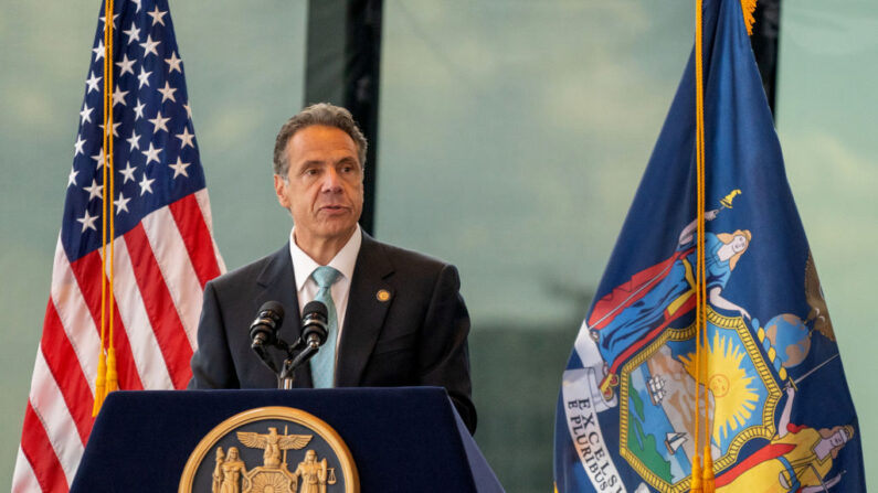 O governador de Nova York, Andrew Cuomo, fala durante uma entrevista coletiva no One World Trade Center em 15 de junho de 2021 na cidade de Nova York (David Dee Delgado / Getty Images)
 