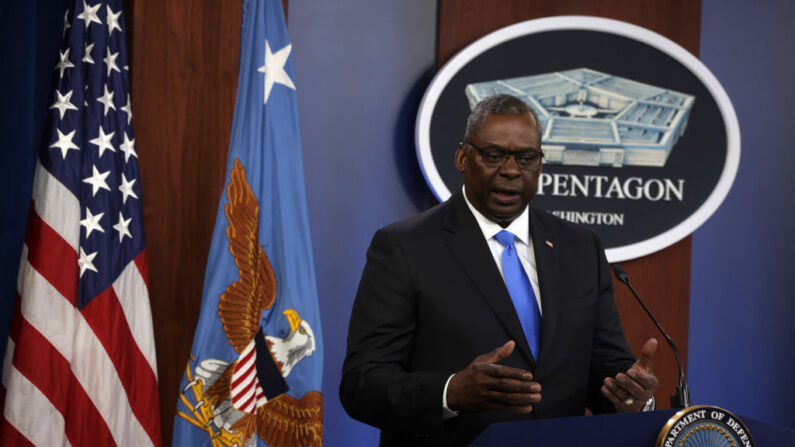 O secretário de Defesa dos EUA, Lloyd Austin, fala durante uma entrevista coletiva no Pentágono em 21 de julho de 2021, em Arlington, Virgínia (Alex Wong / Getty Images)
 