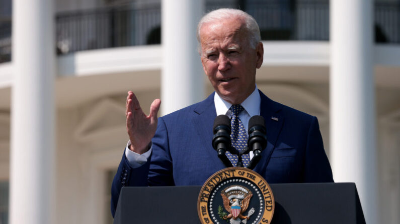 O presidente dos EUA, Joe Biden, discursa durante um evento no gramado sul da Casa Branca, em Washington, em 5 de agosto de 2021 (Win McNamee / Getty Images)
