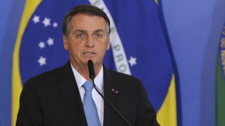 Bolsonaro entra com ação no STF questionando inquérito das fake news