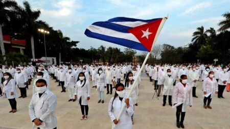 Médicos cubanos respondem a Marrero e falam sobre condições terríveis em meio ao surto de COVID