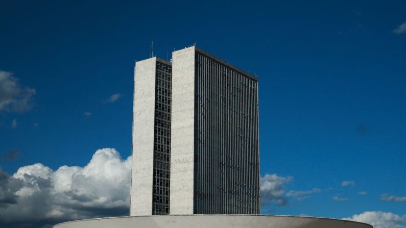 A cúpula menor, voltada para baixo, abriga o Plenário do Senado Federal. A cúpula maior, voltada para cima, abriga o Plenário da Câmara dos Deputados (Marcello Casal Jr/Agência Brasil)