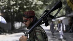 Talibã exige que afegãos entreguem armas e munição dentro de uma semana