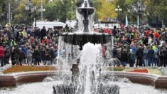 Centenas protestam no centro de Moscou contra os resultados eleitorais