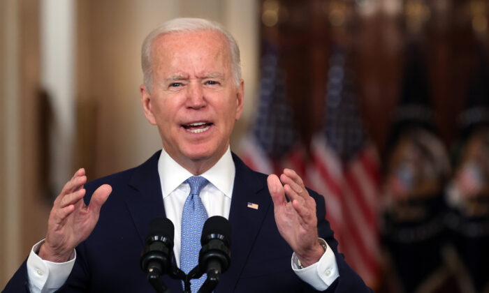 O presidente Joe Biden faz comentários sobre o fim da guerra no Afeganistão no State Dining Room na Casa Branca em 31 de agosto de 2021 (Chip Somodevilla / Getty Images)
