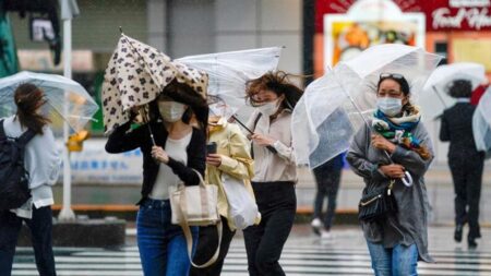 Tufão Mindulle provoca quedas de energia e cancelamento de voos no Japão