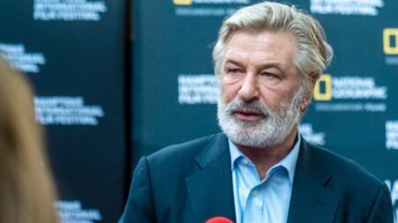 Alec Baldwin emite primeira resposta pública após morte da diretora de fotografia