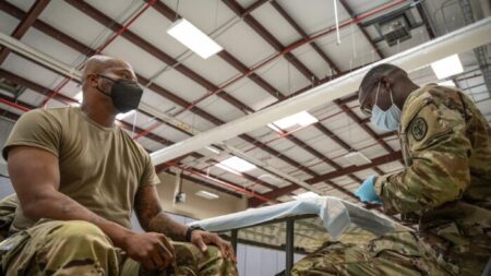 Tropas católicas podem recusar a vacina COVID-19: arcebispo militar