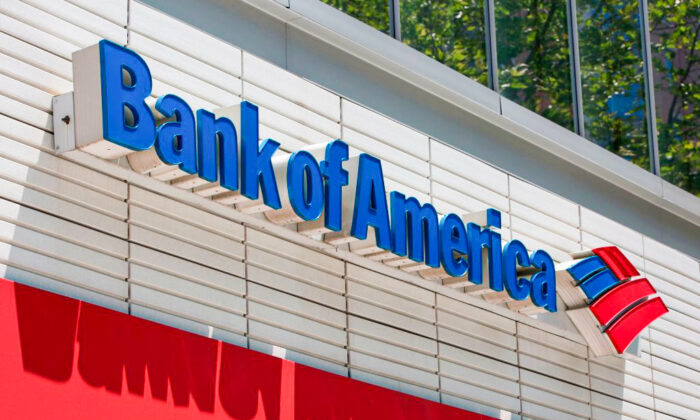 Logotipo do Bank of America é visto do lado de fora de uma agência em Washington, em 9 de julho de 2019 (Alastair Pike / AFP / Getty Images) 
