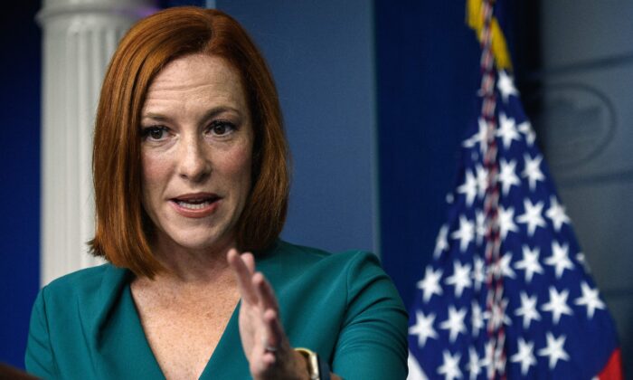 Secretária de imprensa da Casa Branca, Jen Psaki, fala durante a coletiva de imprensa diária na Casa Branca em Washington, em 6 de outubro de 2021 (Nicholas Kamm / AFP via Getty Images)
