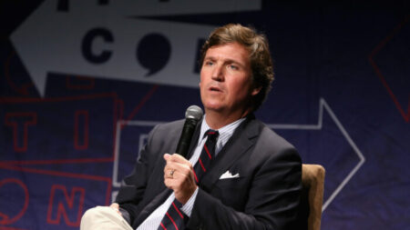 Tucker Carlson disse que um de seus filhos estava no Capitólio durante a violação em 6 de janeiro