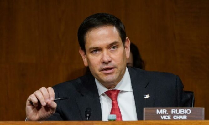 Sen. Marco Rubio (republicano da Flórida) no Capitol Hill, em Washington, no dia 23 de fevereiro de 2021 (Drew Angerer / Pool / AFP via Getty Images)