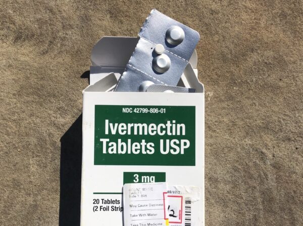 Foto de arquivo: Um pacote de comprimidos de Ivermectina (Natasha Holt/Epoch Times)