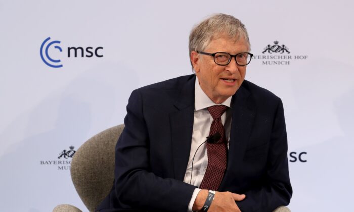 Bill Gates, copresidente da Fundação Bill & Melinda Gates, se pronuncia durante um painel de discussão na Conferência de Segurança de Munique 2022, em Munique, na Alemanha, no dia 18 de fevereiro de 2022 (Alexandra Beier/Getty Images)
