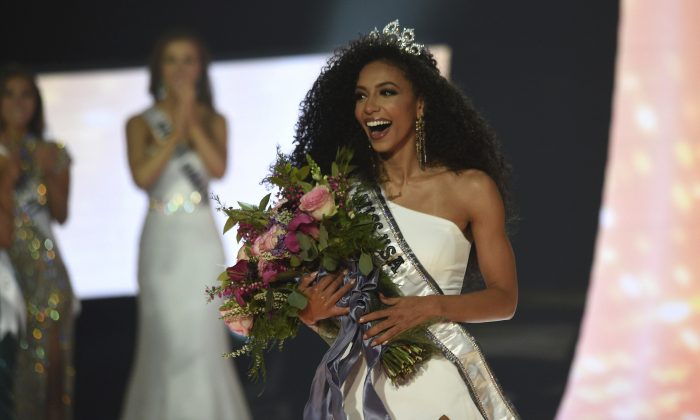 Miss Carolina do Norte, Cheslie Kryst, vence a competição final do Miss USA 2019 em Reno, no estado de Nevada, no dia 2 de maio de 2019 (Jason Bean/The Reno Gazette-Journal via AP)