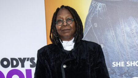 Whoopi Goldberg é suspensa por comentários sobre Holocausto