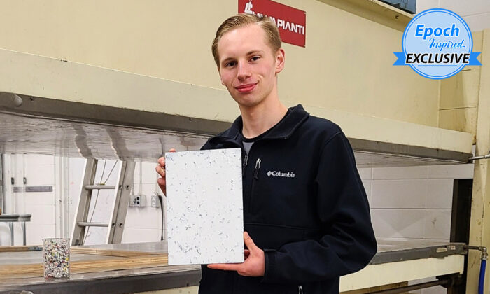 Myles Peterson, de 18 anos, CEO e fundador da Terracore Plastic Company, segura um tablet de compensado alternativo Terra-Panel (Cortesia de Myles Peterson)