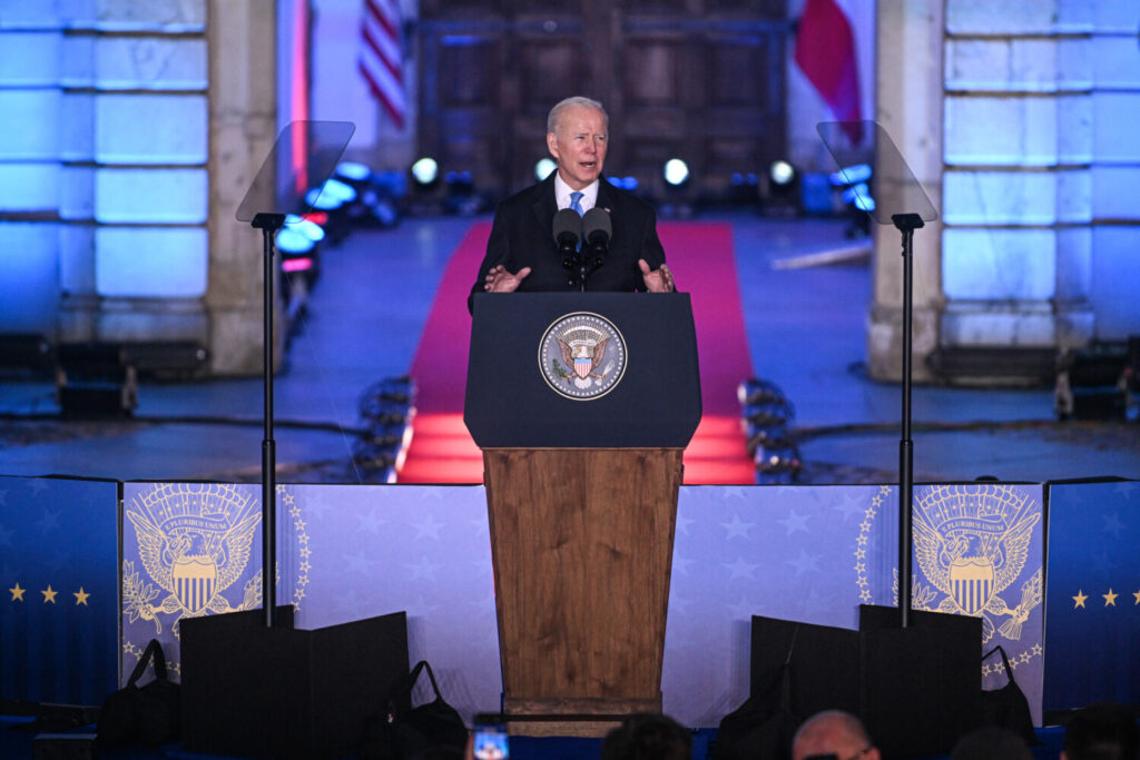 O presidente Joe Biden faz um discurso no Castelo Real em Varsóvia, Polônia, em 26 de março de 2022 (Omar Marques/Getty Images)