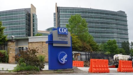 Mais de 140 milhões de americanos tiveram COVID-19: CDC