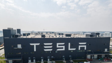 Intel e Tesla lutam para equilibrar ética e lucro na China