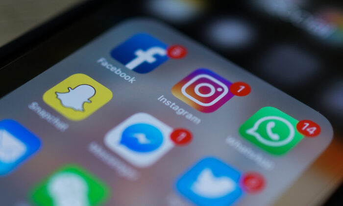 Facebook, Instagram, Twitter e outras redes sociais em um smartphone (Chandan Khanna/AFP via Getty Images)
