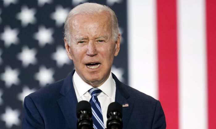 O presidente Joe Biden fala na Universidade Estadual Agrícola e Técnica da Carolina do Norte, em Greensboro, Carolina do Norte, em 14 de abril de 2022 (Carolyn Kaster/AP Photo)