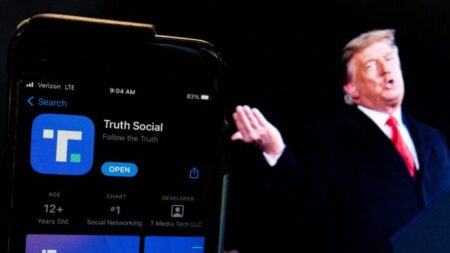 Trump pública na Truth Social, indicando seu retorno às redes sociais