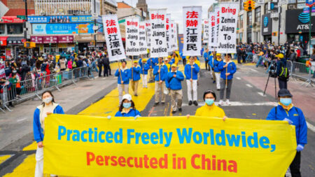 2.000 pessoas marcham em Nova Iorque para expor perseguição da China aos adeptos do Falun Gong