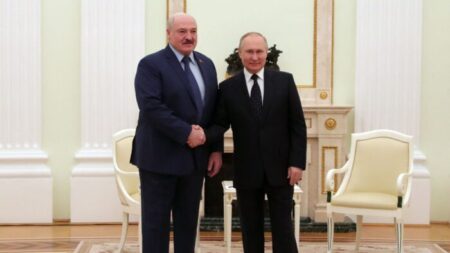 Lukashenko adverte que Rússia recorrerá a armas nucleares se OTAN atacar Belarus