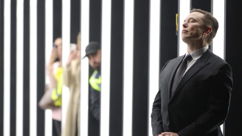 O CEO da Tesla, Elon Musk, durante a abertura oficial da nova fábrica de carros elétricos da Tesla perto de Gruenheide, Alemanha, em 22 de março de 2022 (Christian Marquardt – Pool/Getty Images)